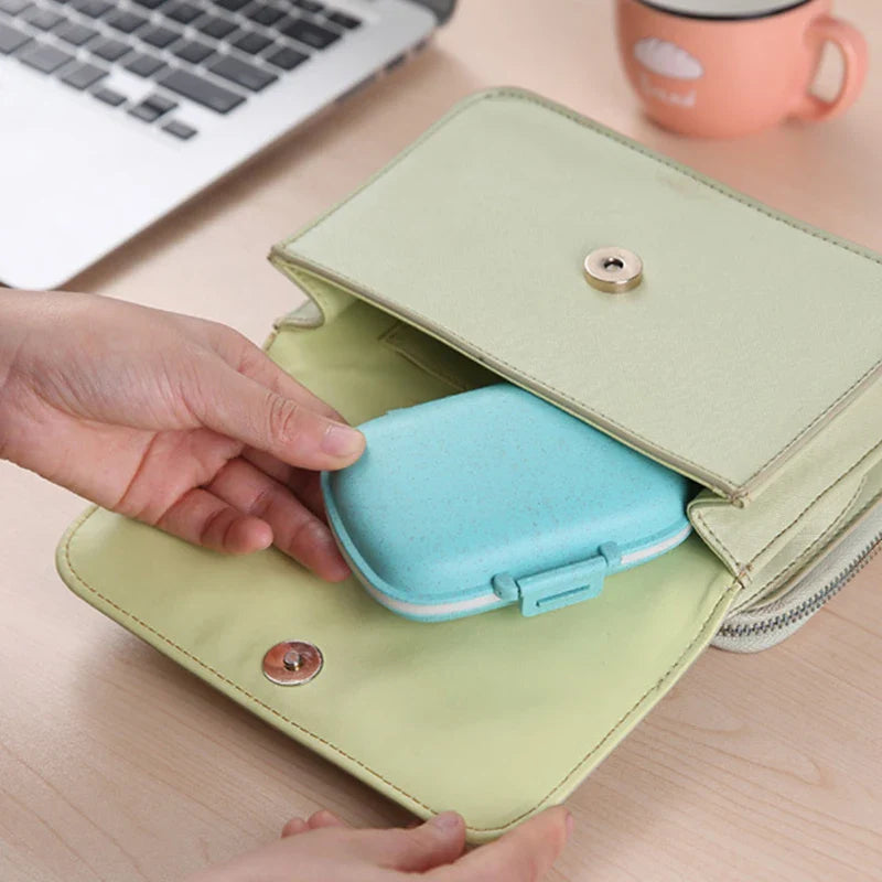 Organizador de Comprimido Portátil - 8 Grades (Compre 1  Leve 2)