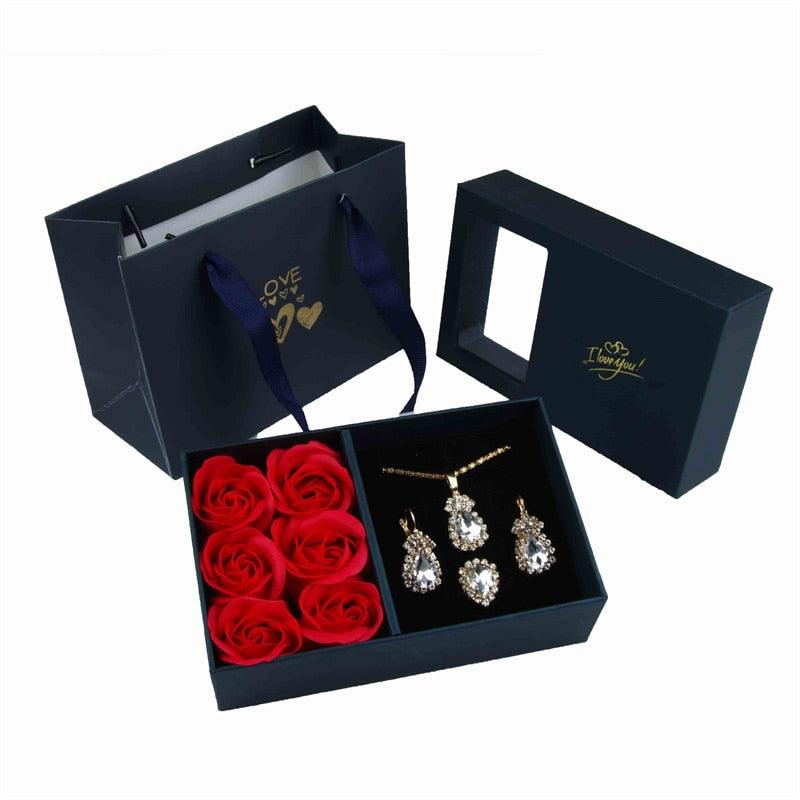 Caixa Baumont com Pedras em Rubi: Colar + Brincos + Anel + Rosas Perfumadas: Dia das Mães 30%OFF ❤️ - Loja Baumont